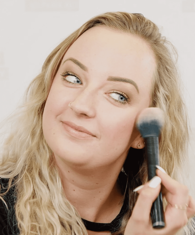 Werk je look af met wat blush