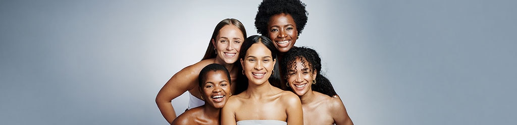 Vrouwen met verschillende haartypes en huidskleuren