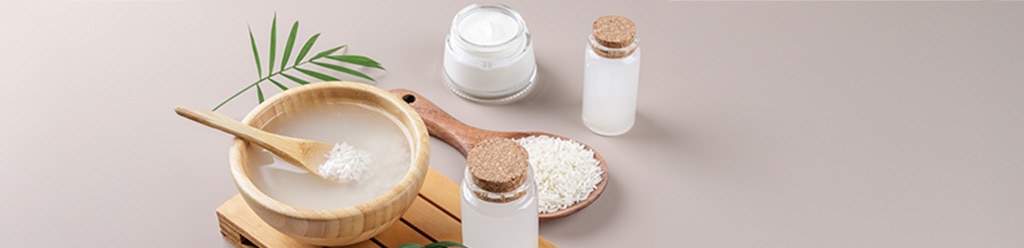 bol avec de l'eau de riz 