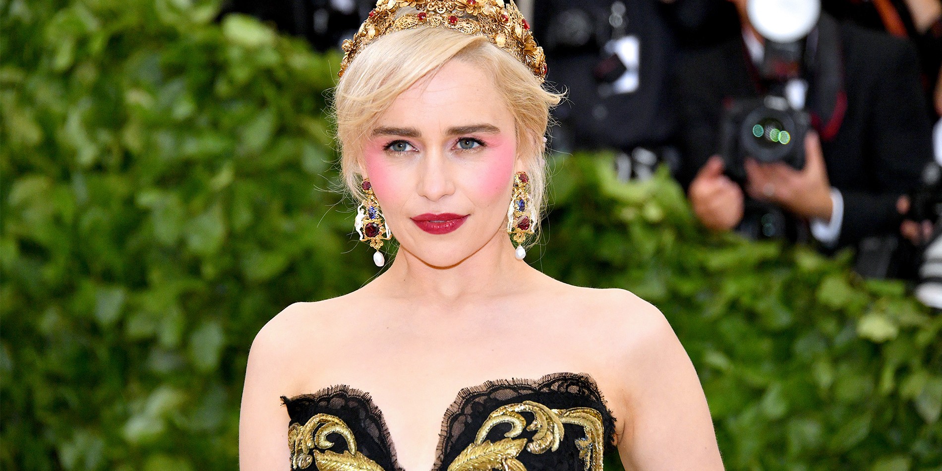 Emilia_Clarke_1900x1070