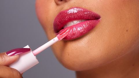 Vrouw met opvallende roze lippen						 Vrouw met opvallende roze lippen