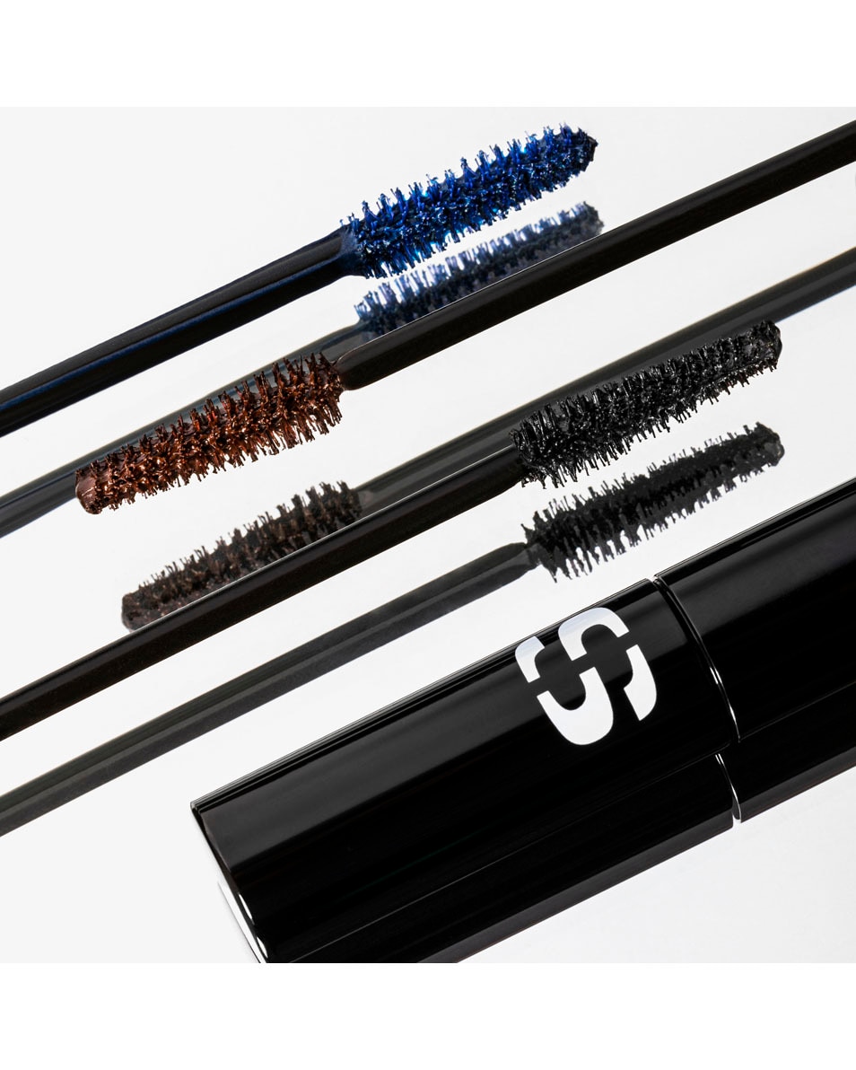 Wimperverlengende en versterkende mascara met een verzorgende werking