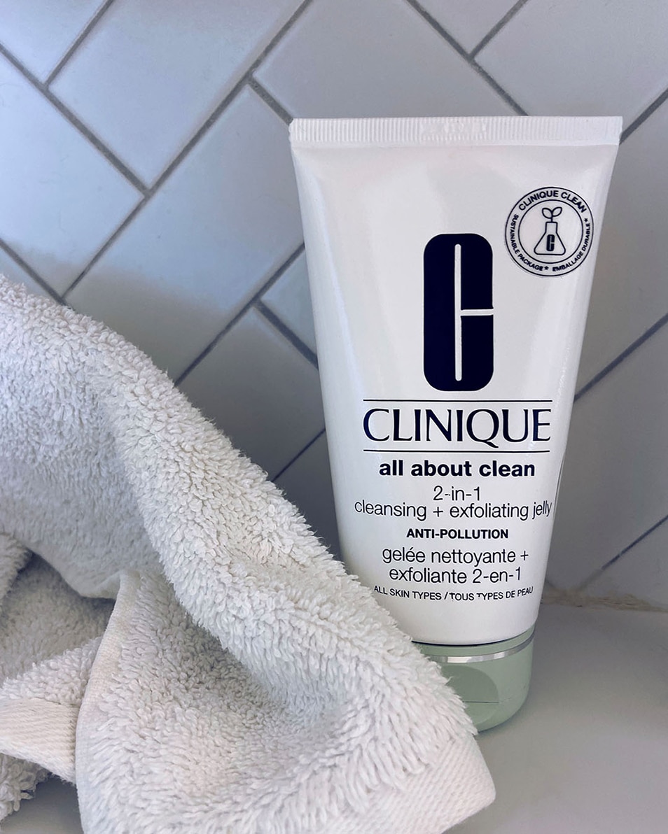 CLINIQUE ALL ABOUT CLEAN™ 2-IN-1 CLEANSING + EXFOLIATING JELLY CLEANSER & EXFOLIËRENDE GEL IN 1 - MILD - ALLE HUIDTYPES 150 ML 3