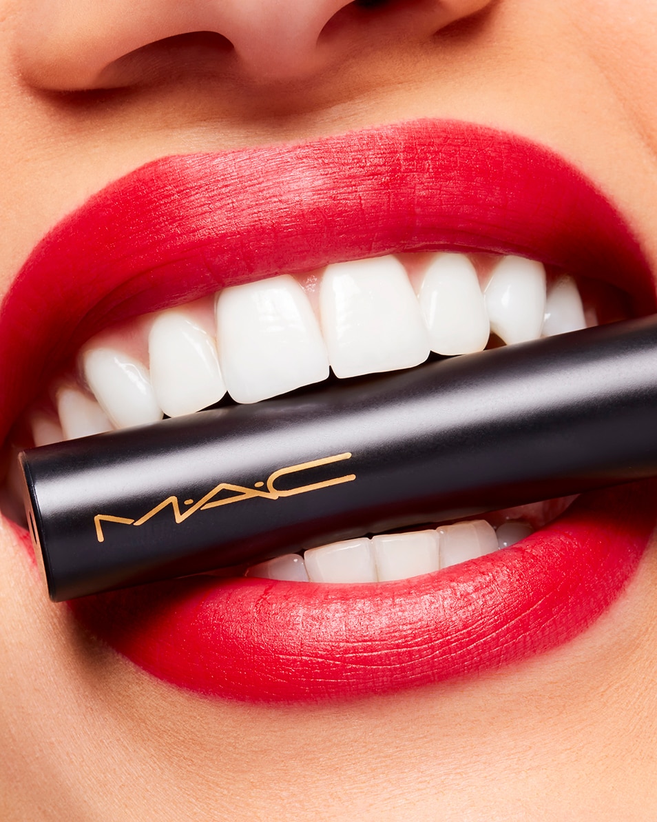 M.A.C POWDER KISS VELVET BLUR SLIM STICK ROUGE A LEVRES MAT HYDRATANT - TENUE LONGUE DUREE 12H Ruby new 3