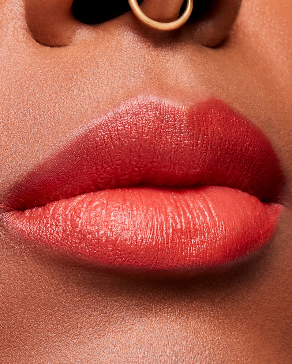 M.A.C POWDER KISS VELVET BLUR SLIM STICK ROUGE A LEVRES MAT HYDRATANT - TENUE LONGUE DUREE 12H Sweet cinnamon 3
