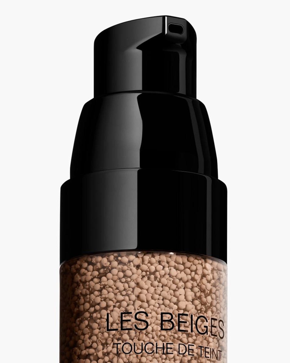CHANEL LES BEIGES TOUCHE DE TEINT TOUCHE DE TEINT FRAÎCHE AUX MICROBULLES DE PIGMENTS B10 3