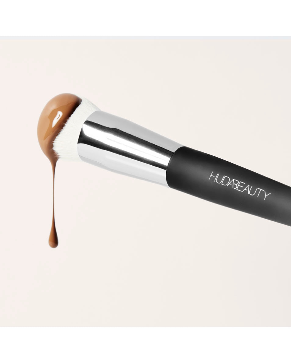 HUDA BEAUTY EASY BLUR BASE BRUSH 1 ST