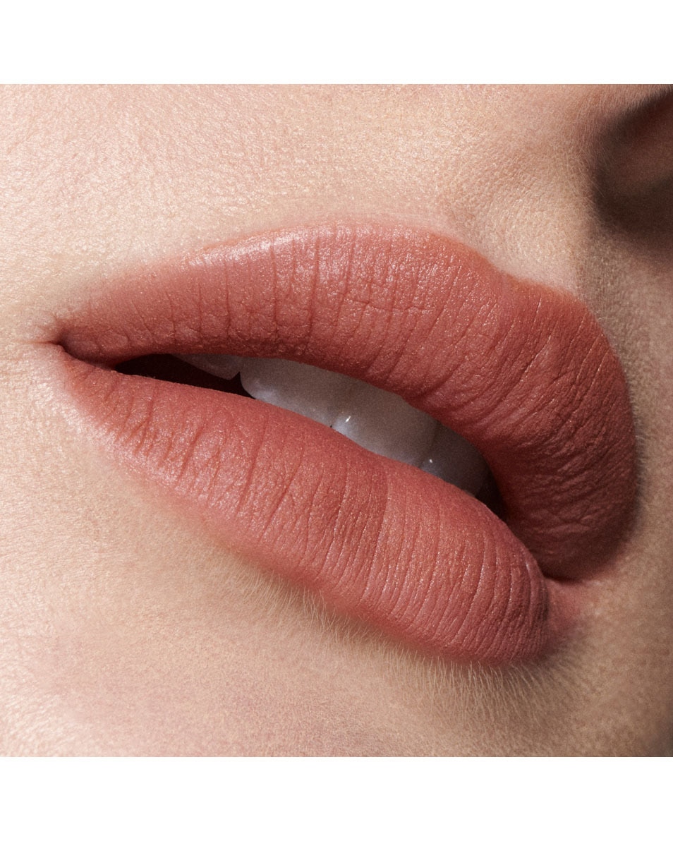 M.A.C Powder Kiss Liquid Lip Colour - Intimate Nudes Vloeibare lippenstift - 10u hydraterend & langhoudend HABIT 3