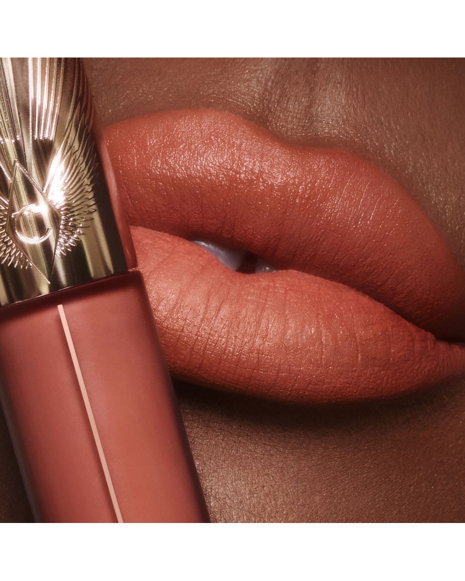 CHARLOTTE TILBURY Airbrush Flawless Lip Blur Vloeibare lipstick WALK OF NO SHAME 3