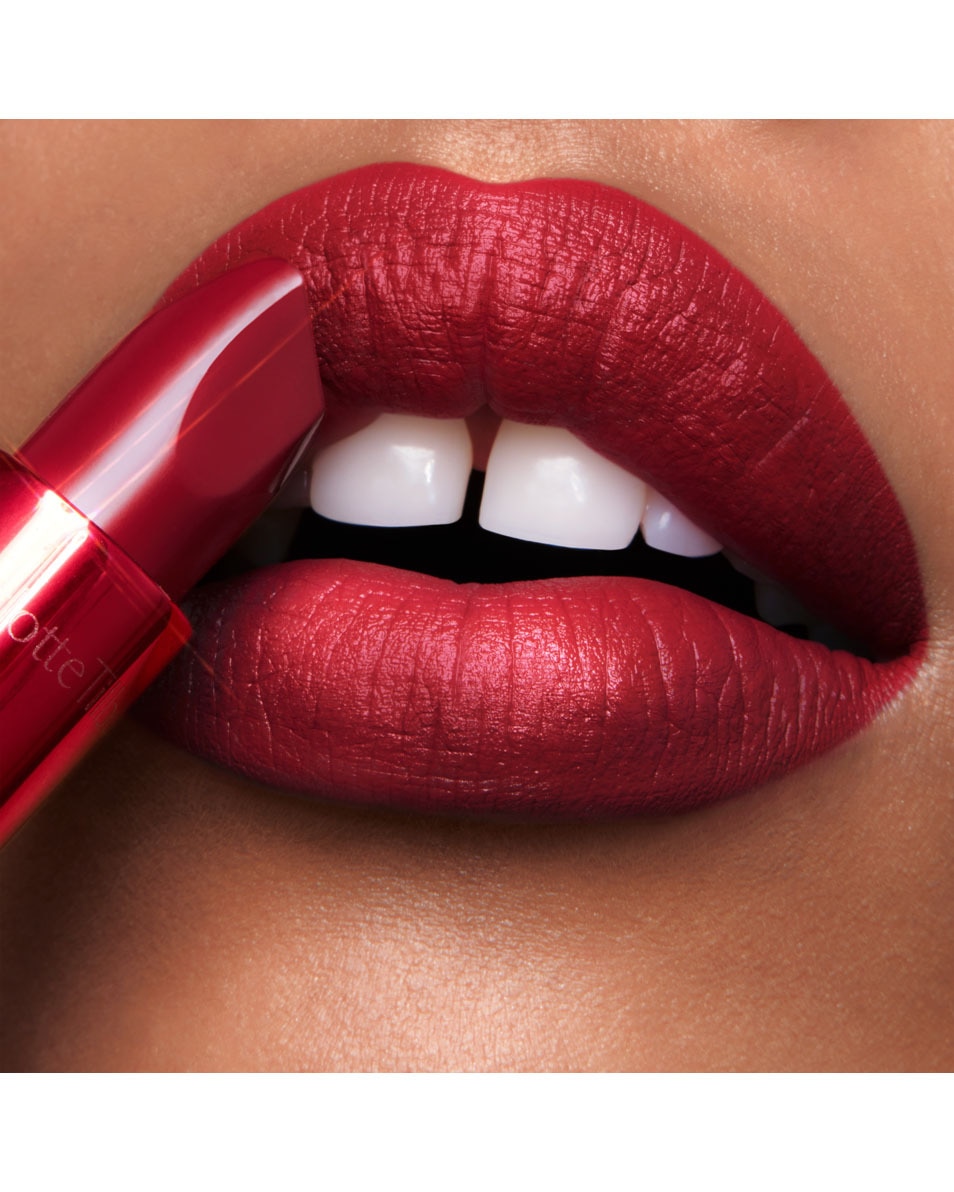 CHARLOTTE TILBURY Matte Revolution Rouge à lèvres CINEMATIC RED 3