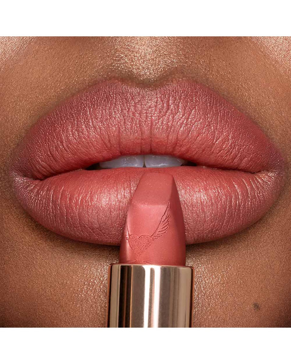 CHARLOTTE TILBURY Matte Revolution Rouge à lèvres MRS KISSES 3