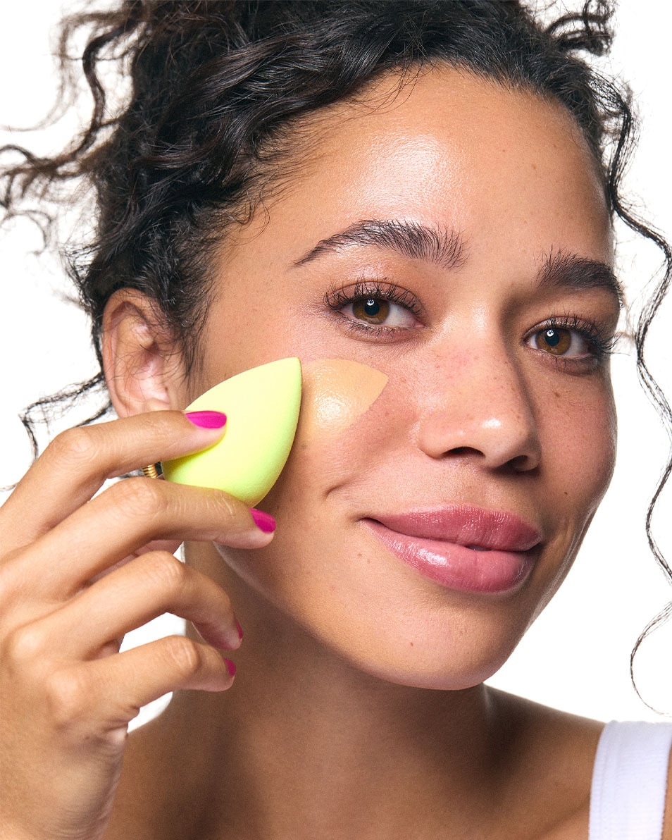 Éponge à maquillage, blotterazzi et nettoyant