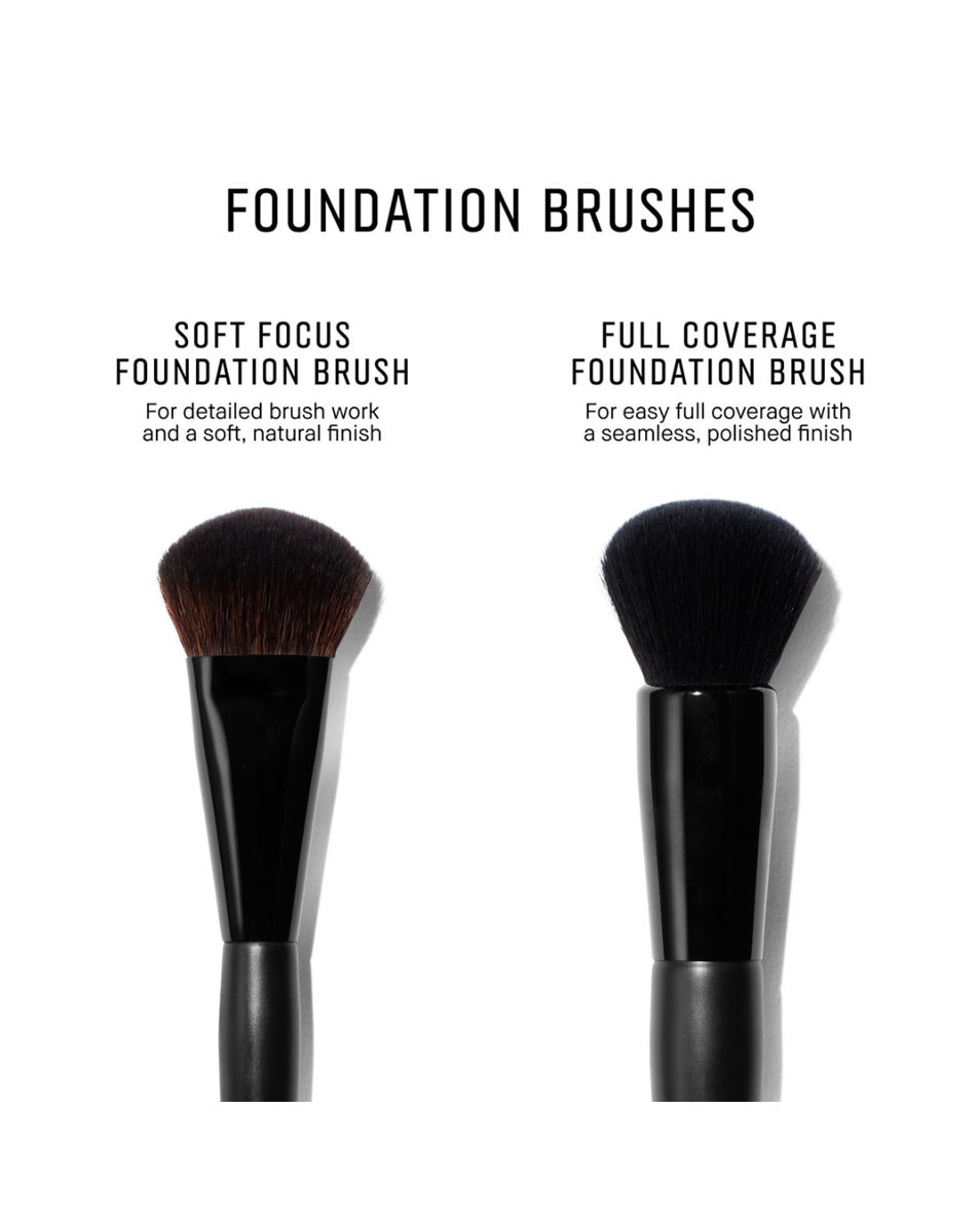 BOBBI BROWN Full Coverage Foundation Brush Pinceau fond de teint 3