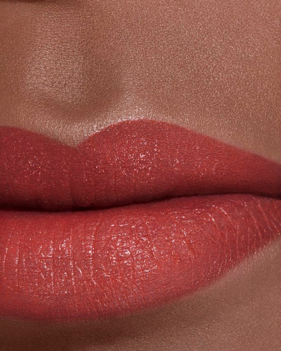 CHANEL ROUGE ALLURE L'EXTRAIT DE BIJZONDER INTENSE STRALENDE EN VERZORGENDE LIPPENSTIFT NAVULLING BRUN AFFIRMÉ 4