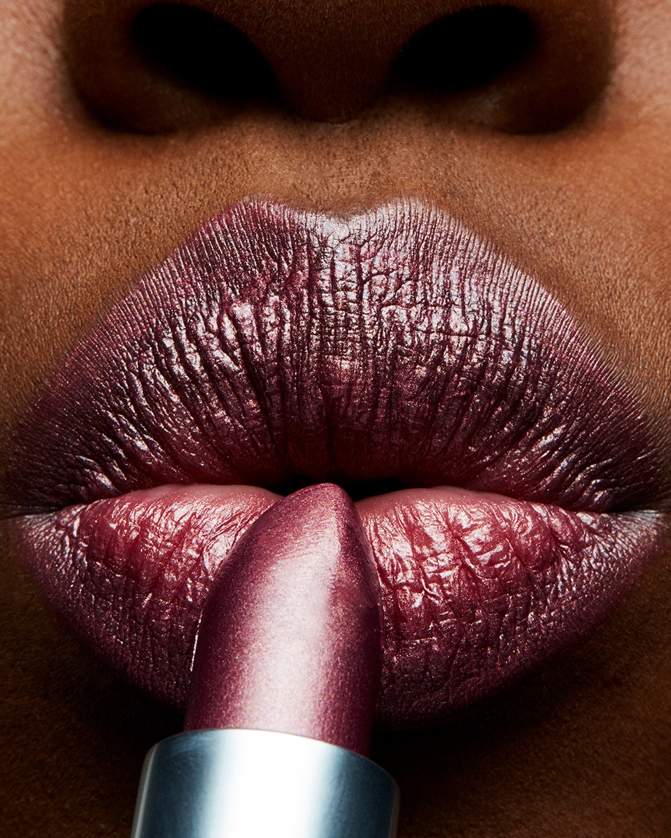 M.A.C FROST LIPSTICK ROUGE À LÈVRES PERLÉ - FINI SEMI-LUSTRÉ Plum Dandy