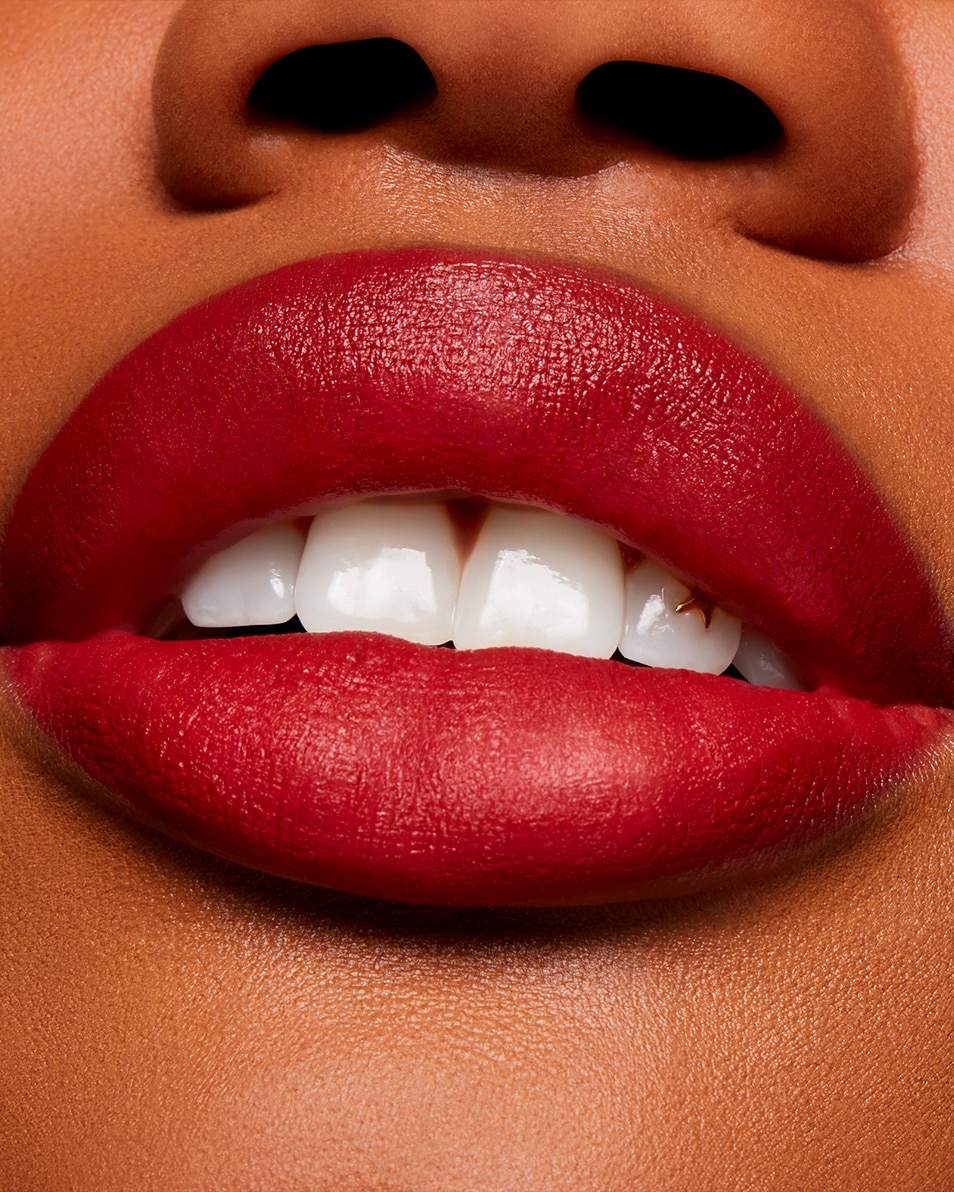 M.A.C POWDER KISS VELVET BLUR SLIM STICK ROUGE A LEVRES MAT HYDRATANT - TENUE LONGUE DUREE 12H Dubonnet Buzz 4