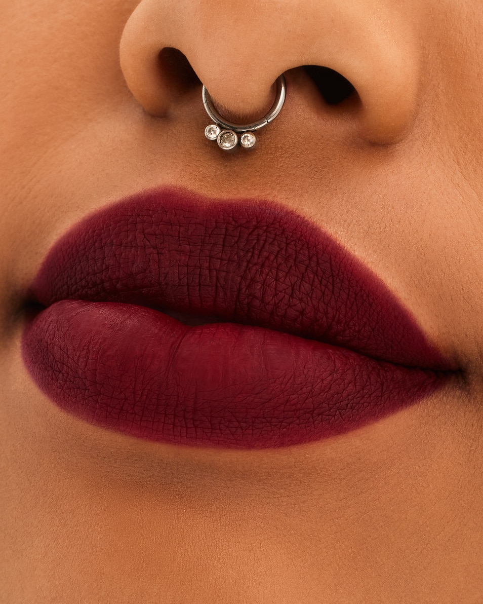 M.A.C LOCKED KISS LIPSTICK ROUGE À LÈVRES LIQUIDE MAT - COUVRANCE TOTAL PONCY 4