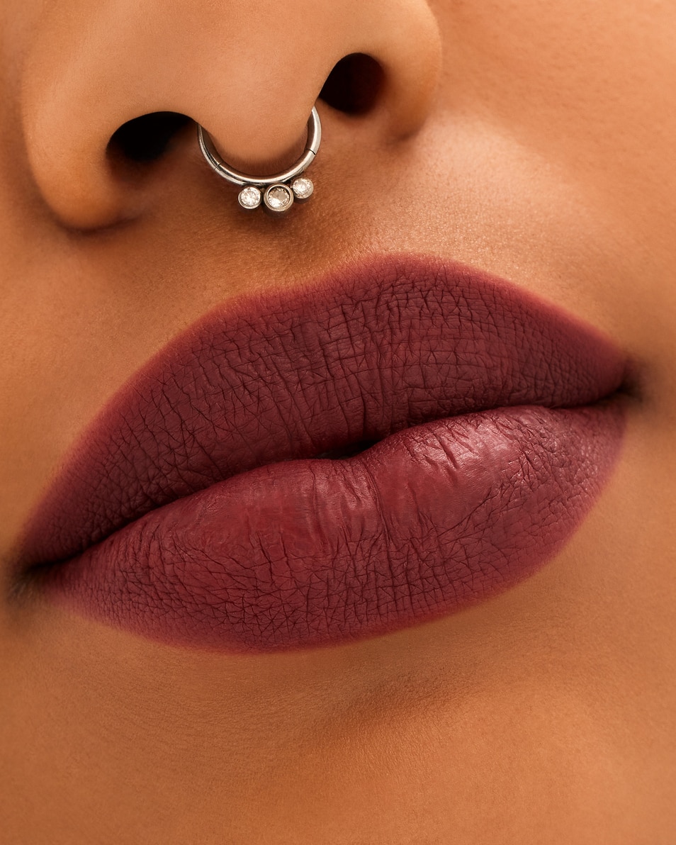 M.A.C LOCKED KISS LIPSTICK ROUGE À LÈVRES LIQUIDE MAT - COUVRANCE TOTAL VIXEN 4