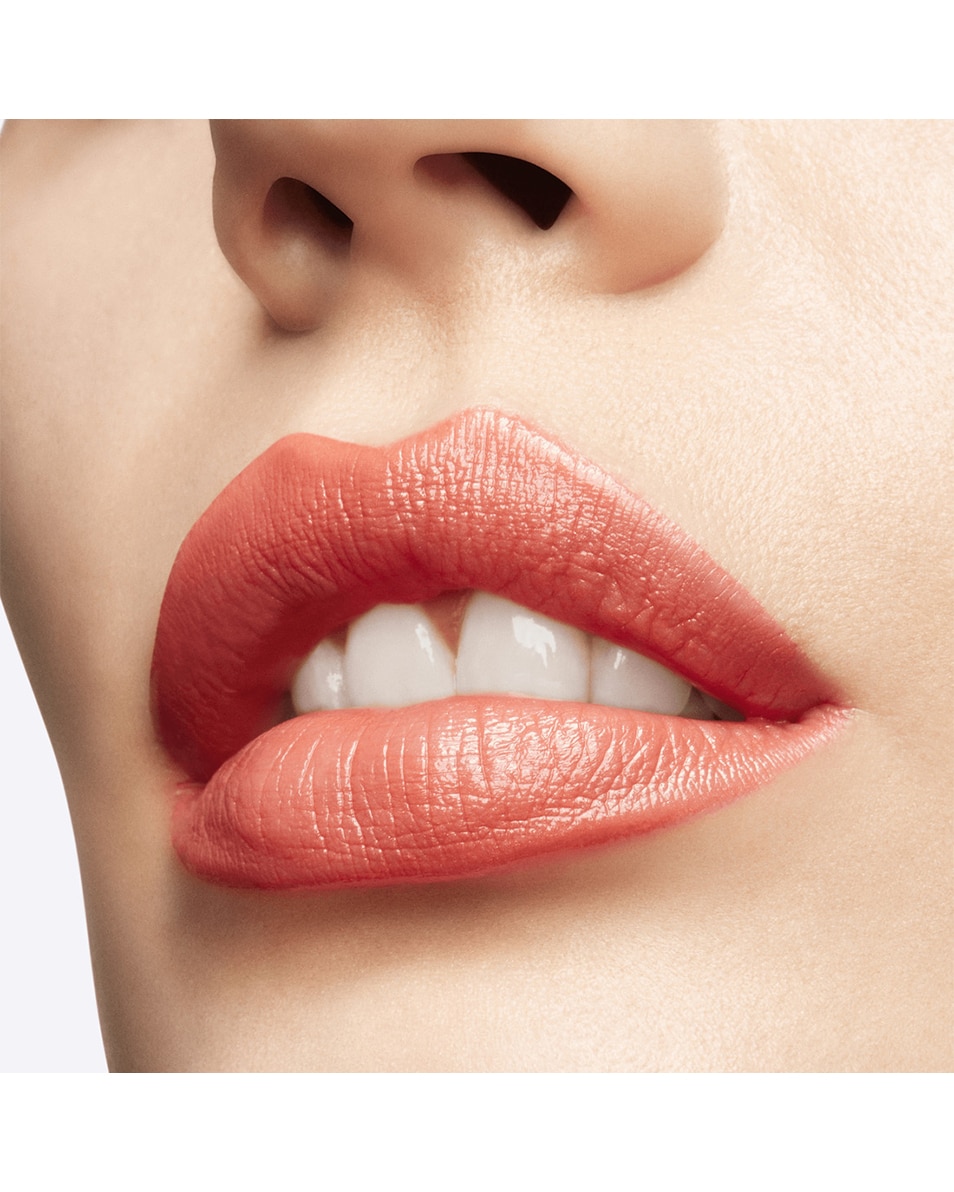 M.A.C Lustreglass Sheer-Shine Lipstick Doorschijnende & glanzende kleur - langhoudende finish Kissmet 4