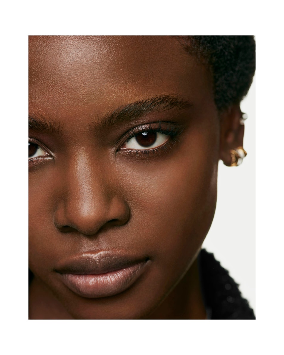 CHANEL LES BEIGES FOND DE TEINT TEINT BELLE MINE NATURELLE HYDRATATION ET LONGUE TENUE B160 4