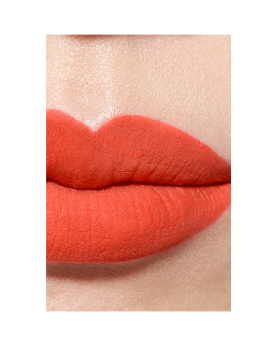 CHANEL ROUGE ALLURE LIQUID VELVET DE ULTRA-LANGHOUDENDE INTENS MATTE VLOEIBARE LIPPENSTIFT ENVOÛTANTE 4