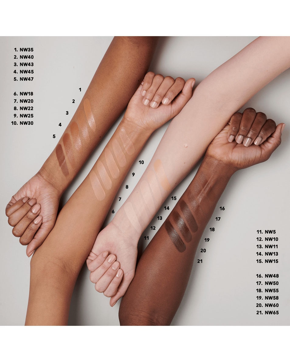 M.A.C Studio Radiance Serum-Powered Foundation Vloeibare foundation - hydraterend & voedend NW58 4