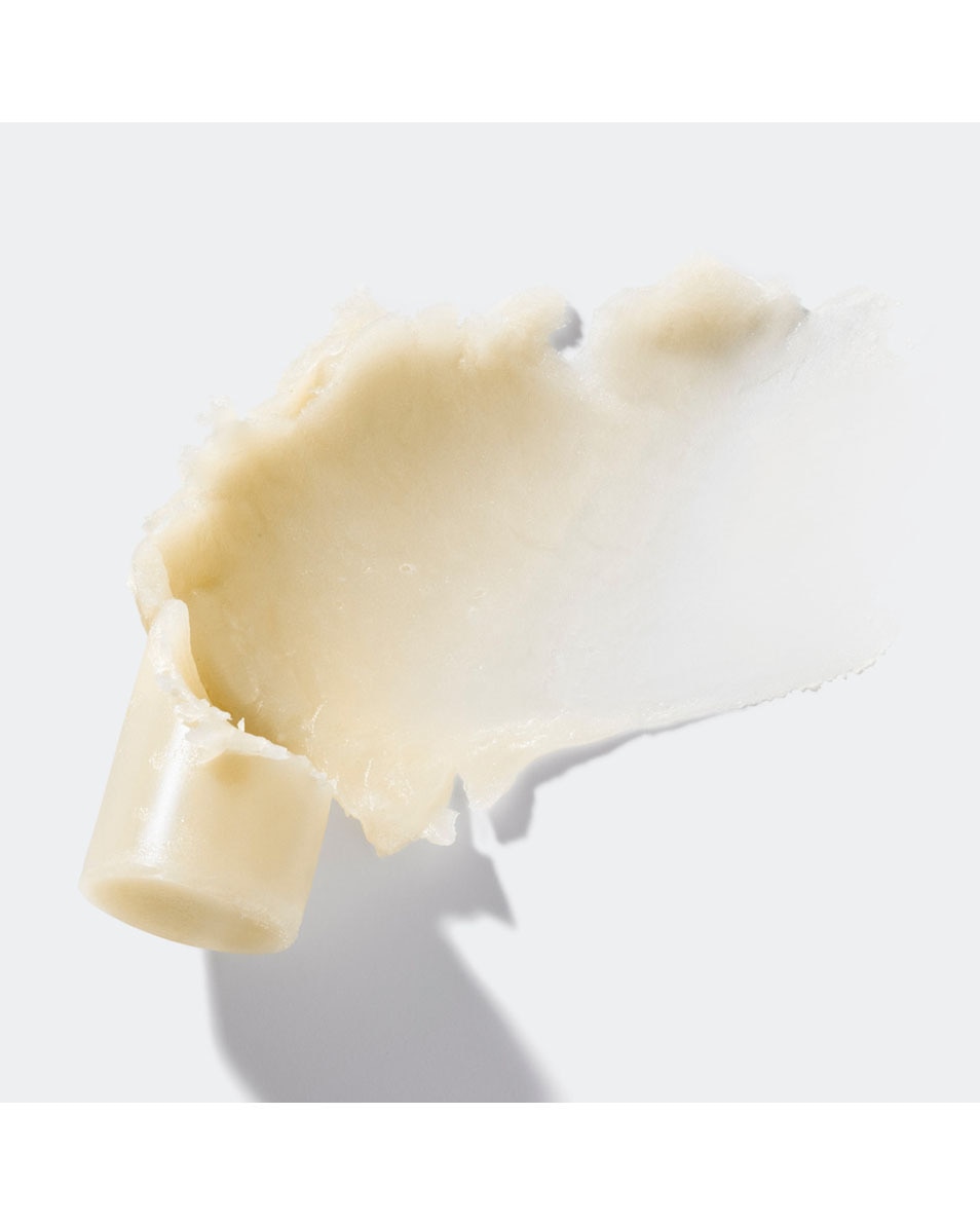 Un traitement rétinoïde en stick qui comble instantanément les ridules.