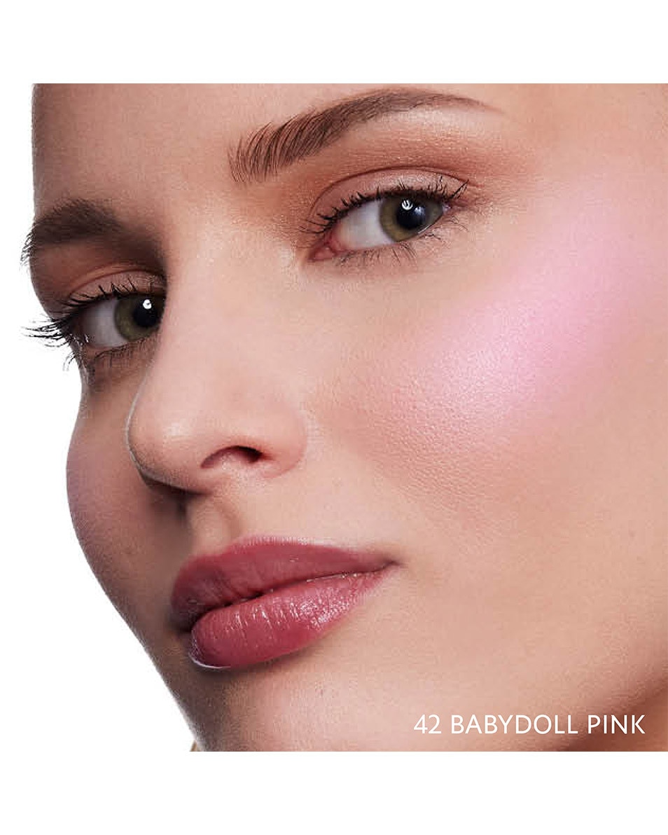 BOLD BLURRING BLUSH