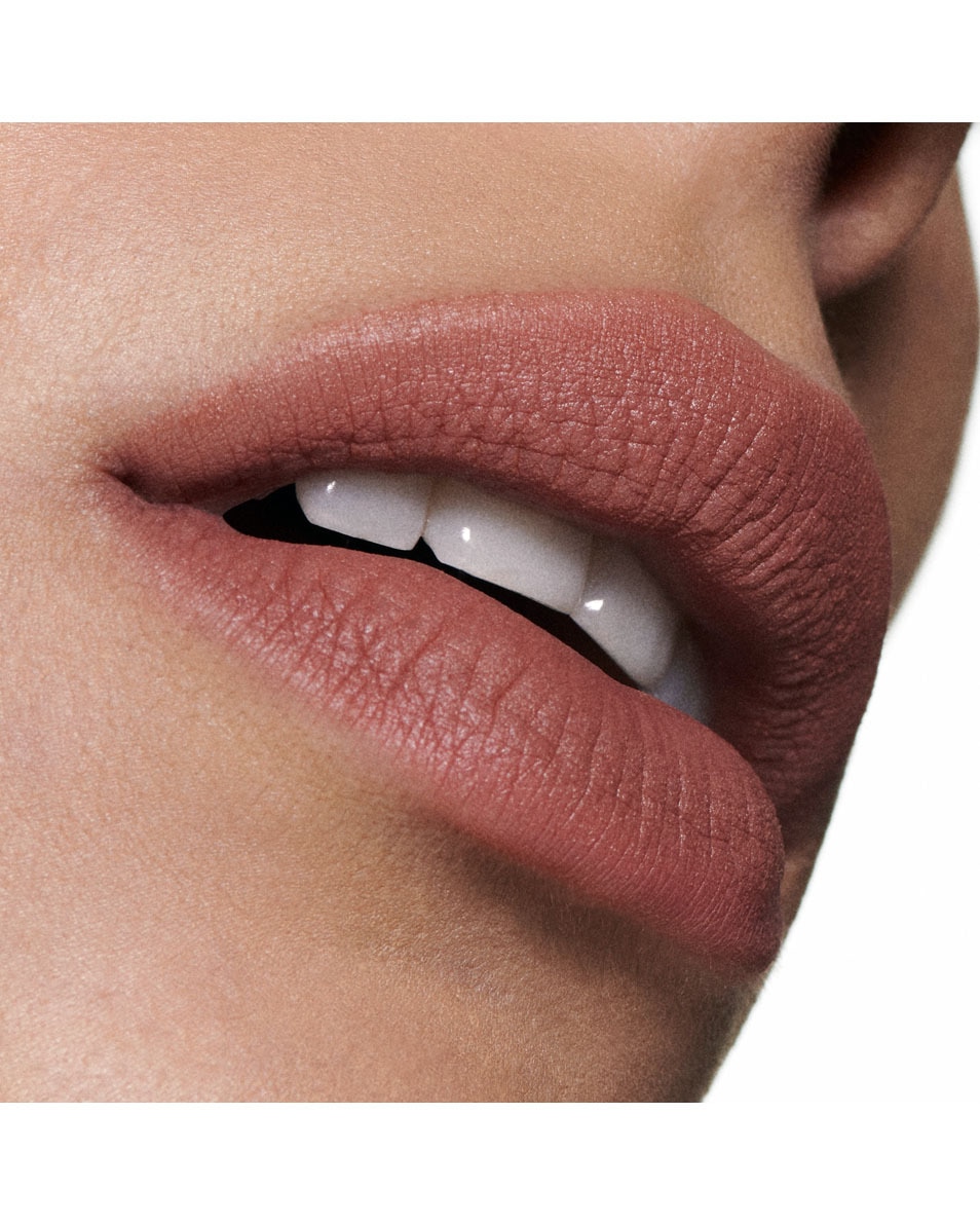 M.A.C Powder Kiss Liquid Lip Colour - Intimate Nudes Vloeibare lippenstift - 10u hydraterend & langhoudend TAKEN