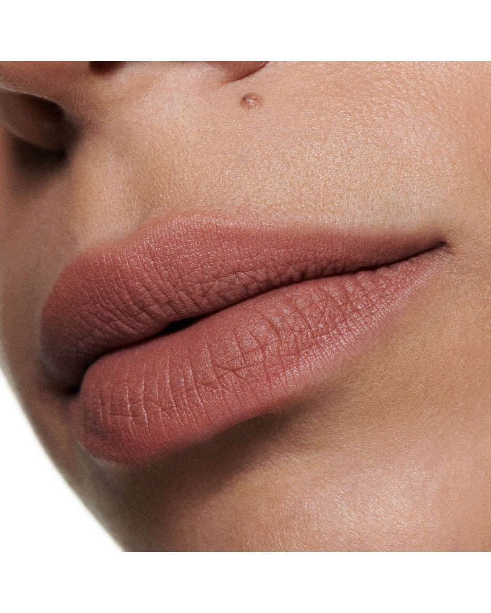M.A.C Powder Kiss Liquid Lip Colour - Intimate Nudes Vloeibare lippenstift - 10u hydraterend & langhoudend HABIT 4