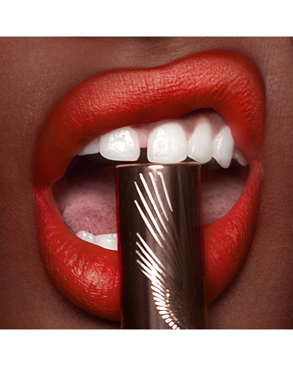CHARLOTTE TILBURY Airbrush Flawless Lip Blur Rouge à lèvres fluide FLAME BLUR 4