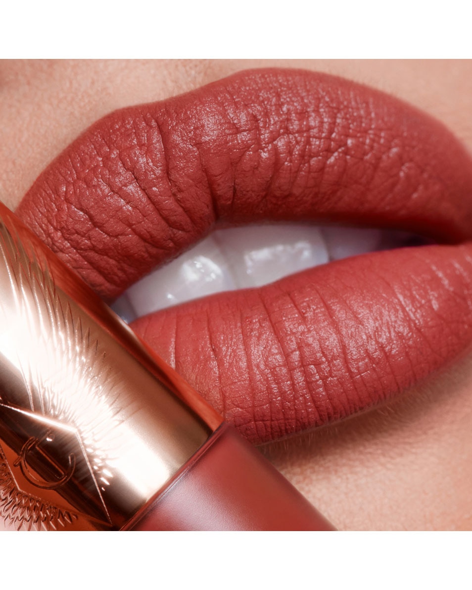 CHARLOTTE TILBURY Airbrush Flawless Lip Blur Rouge à lèvres fluide WALK OF NO SHAME BLUR 4
