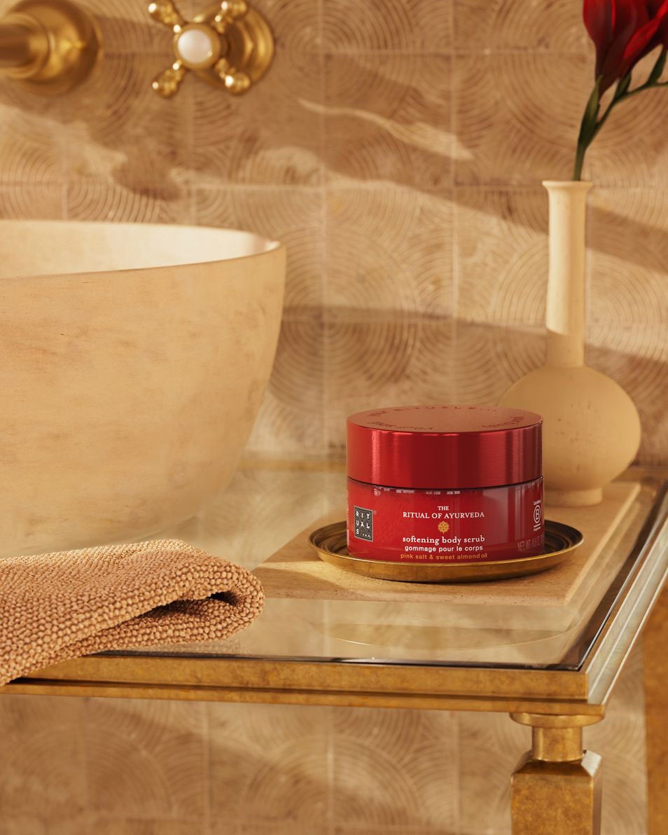 RITUALS The Ritual of Ayurveda Bodyscrub Met Roze Zout 300 G 4