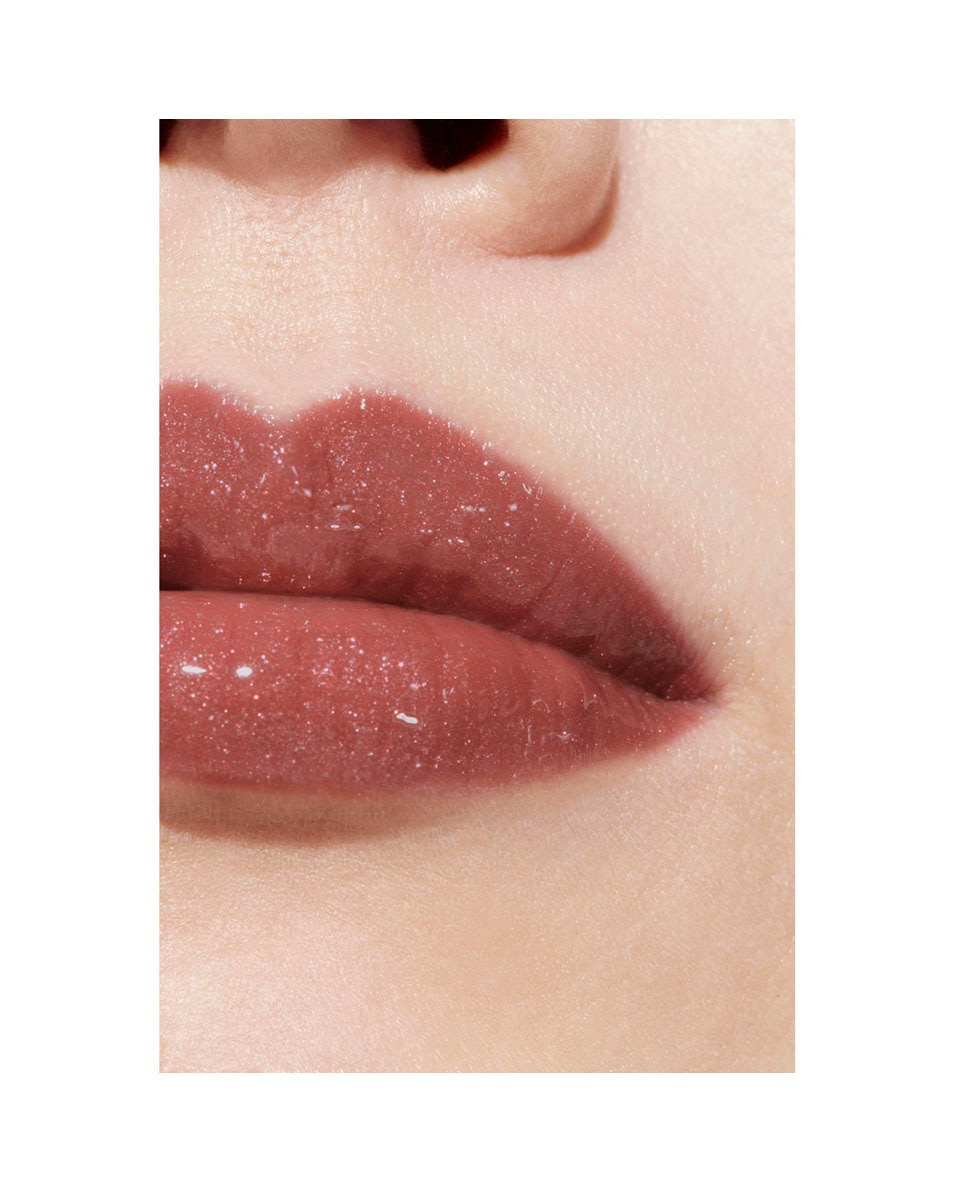 CHANEL ROUGE COCO HYDRA GLOSS HYDRATERENDE EN GLADSTRIJKENDE HOOGGLANS GLOSS 452 BAROQUE 4
