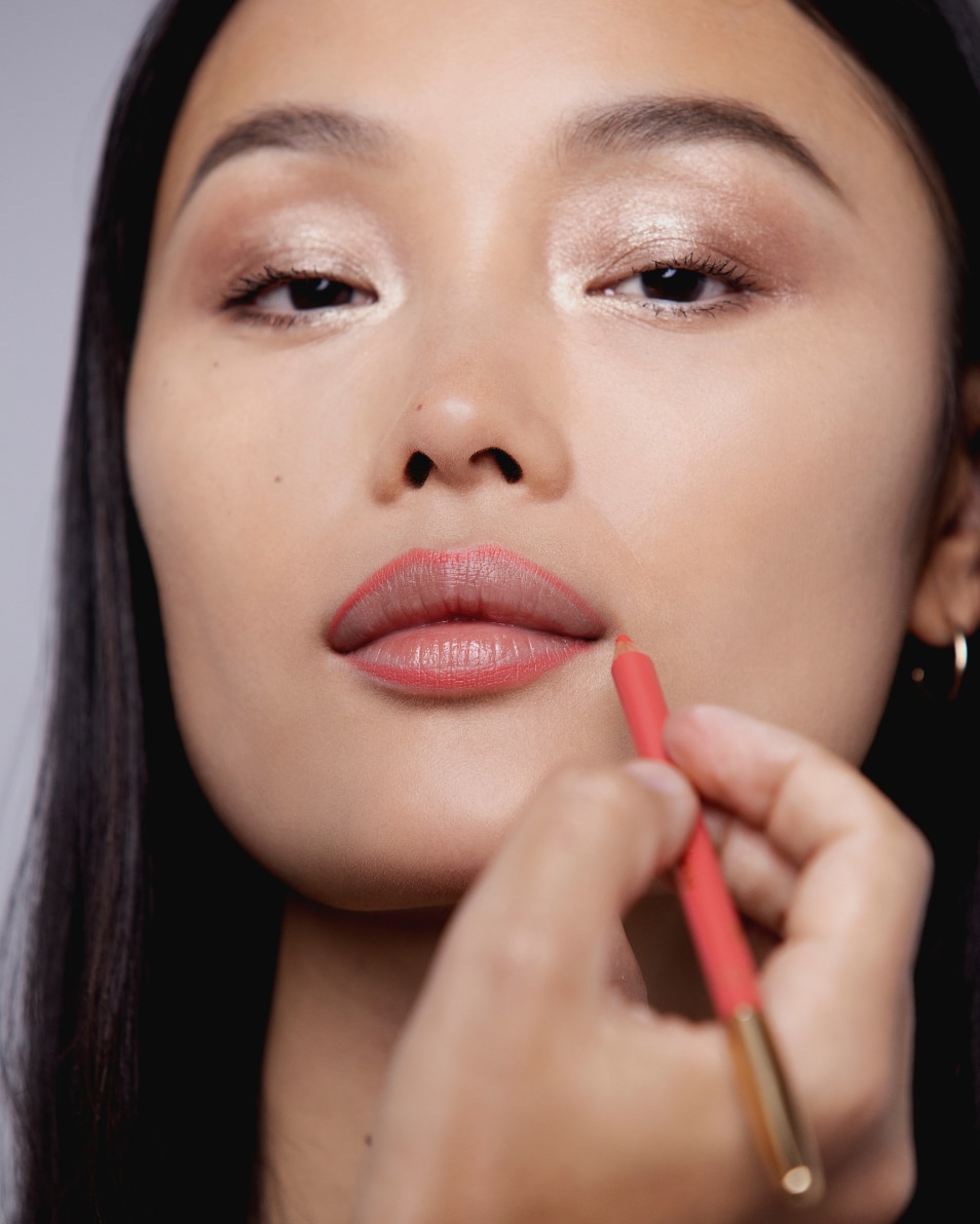 LIP PENCIL - WITH BRUSH AND PENCIL SHARPENER