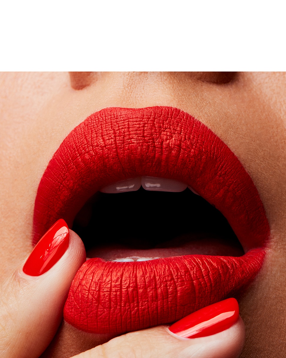 LANGHOUDENDE, VLOEIBARE LIPPENSTIFT- ZACHTE, GLADDE LIPPEN