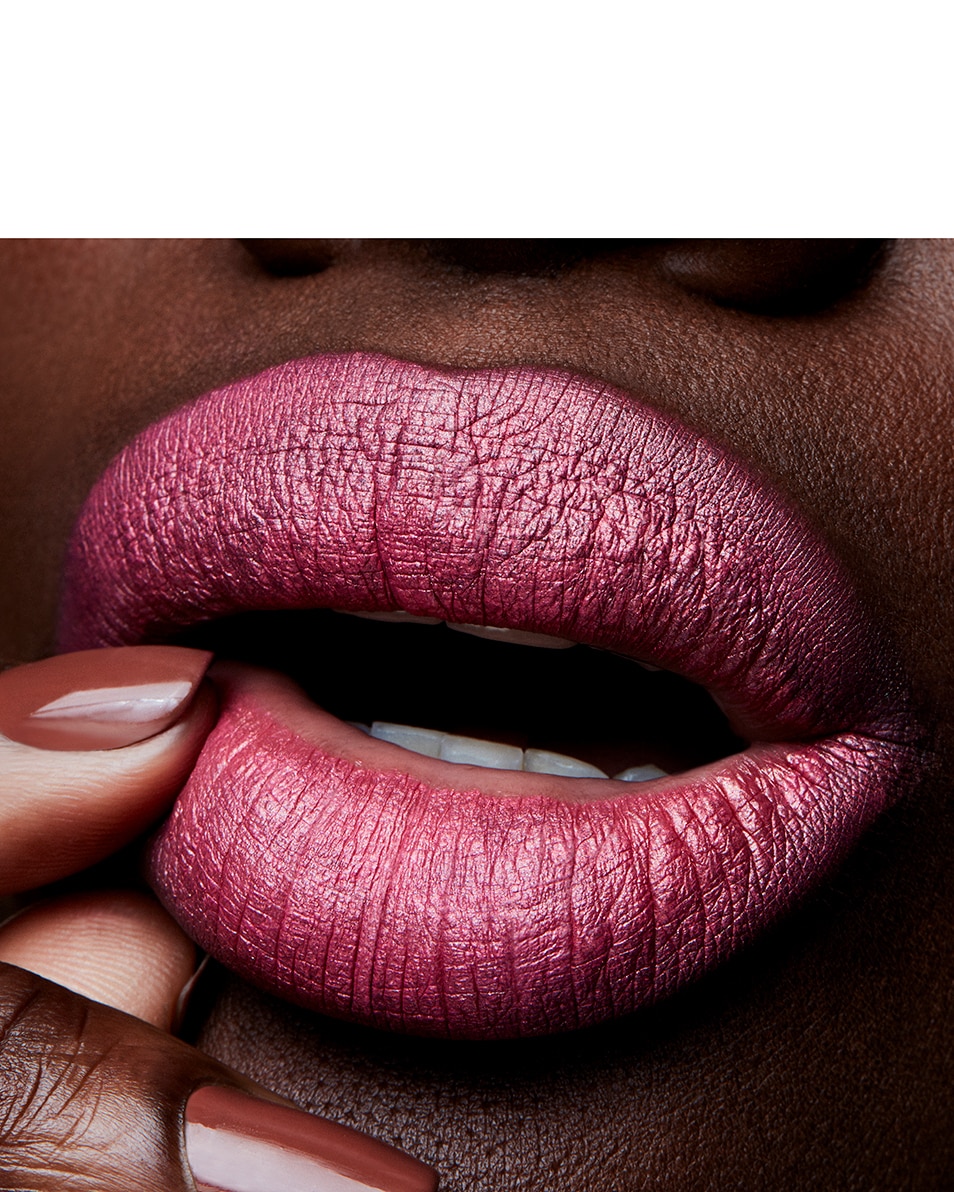 M.A.C RETRO MATTE LIQUID LIP COLOUR METALLICS 8U LANGHOUDENDE, VLOEIBARE LIPPENSTIFT - KLONTERT NIET 00 clear 4