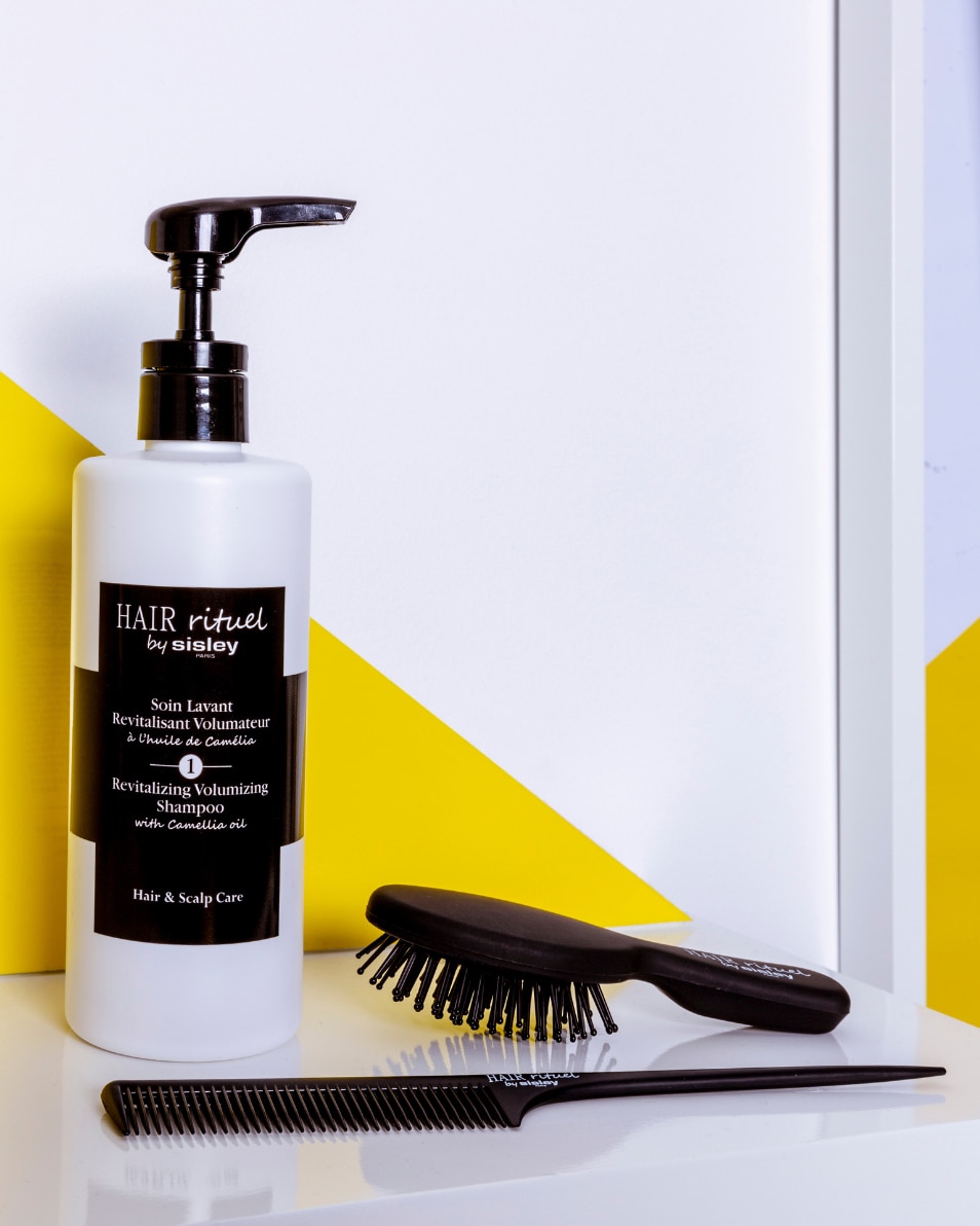 REVITALIZING VOLUMIZING SHAMPOO WITH CAMELLIA OIL