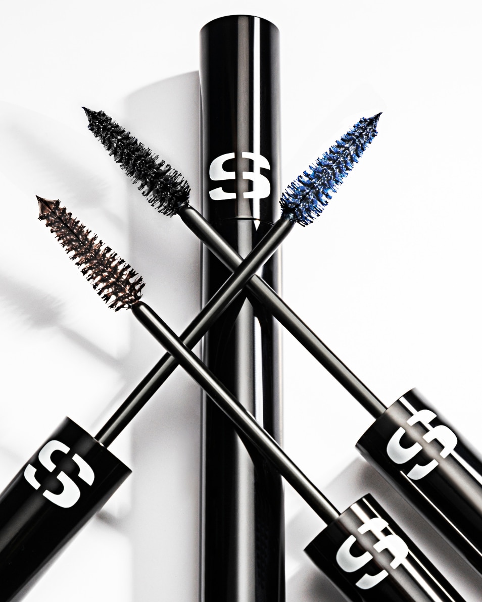 Wimperverlengende en versterkende mascara met een verzorgende werking