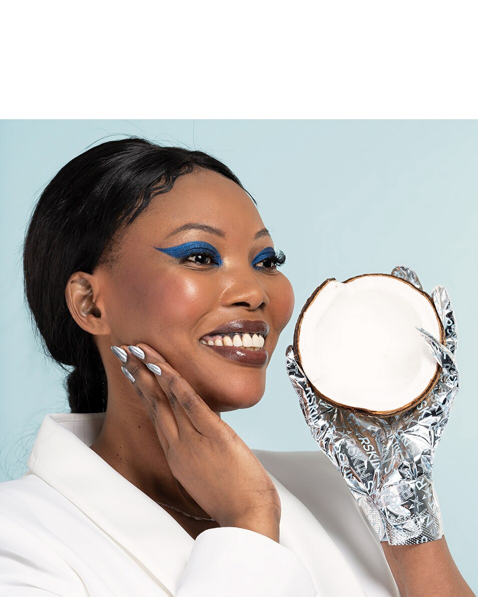 RED CARPET READY™ HAND