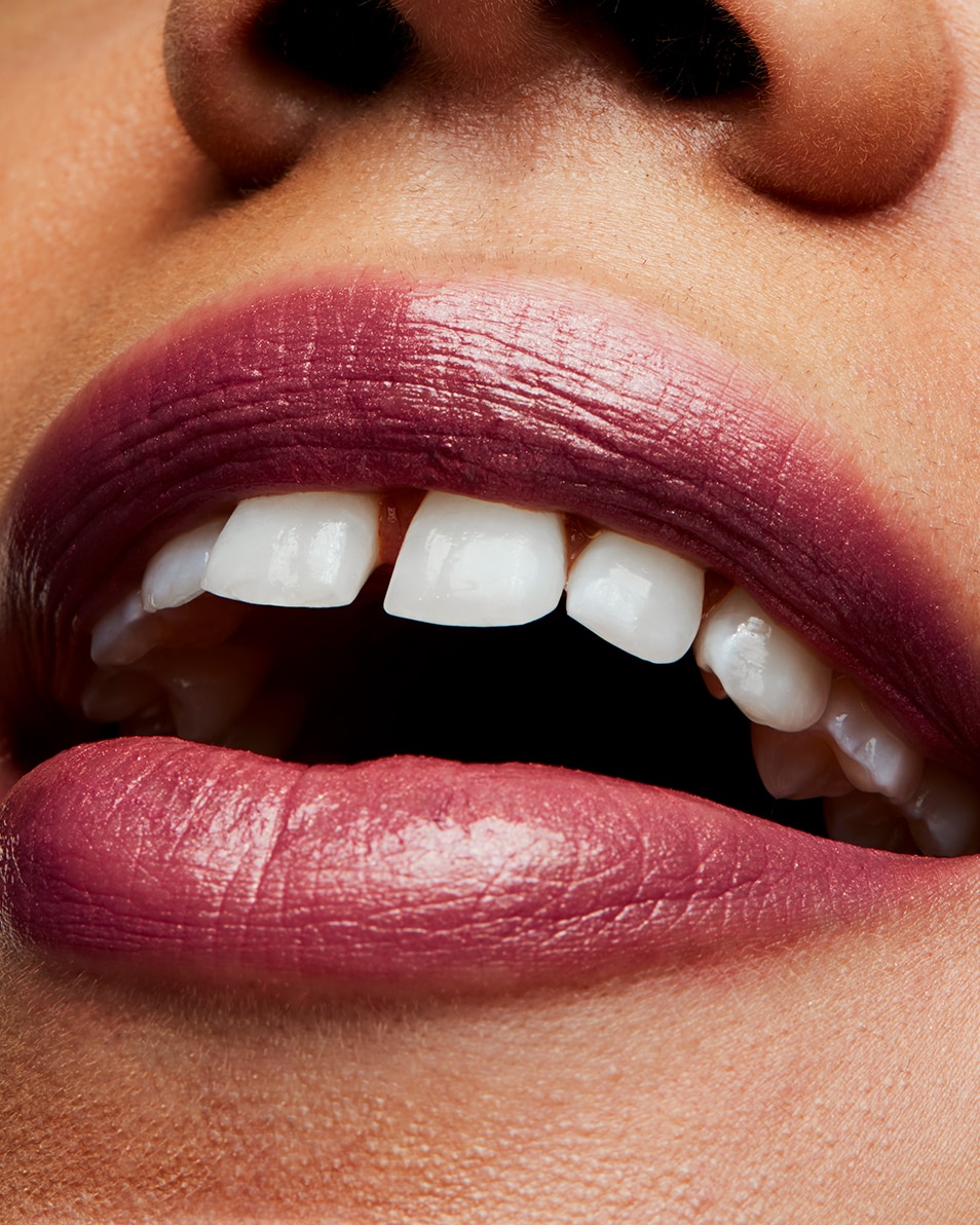 M.A.C FROST LIPSTICK ROUGE À LÈVRES PERLÉ - FINI SEMI-LUSTRÉ Plum Dandy