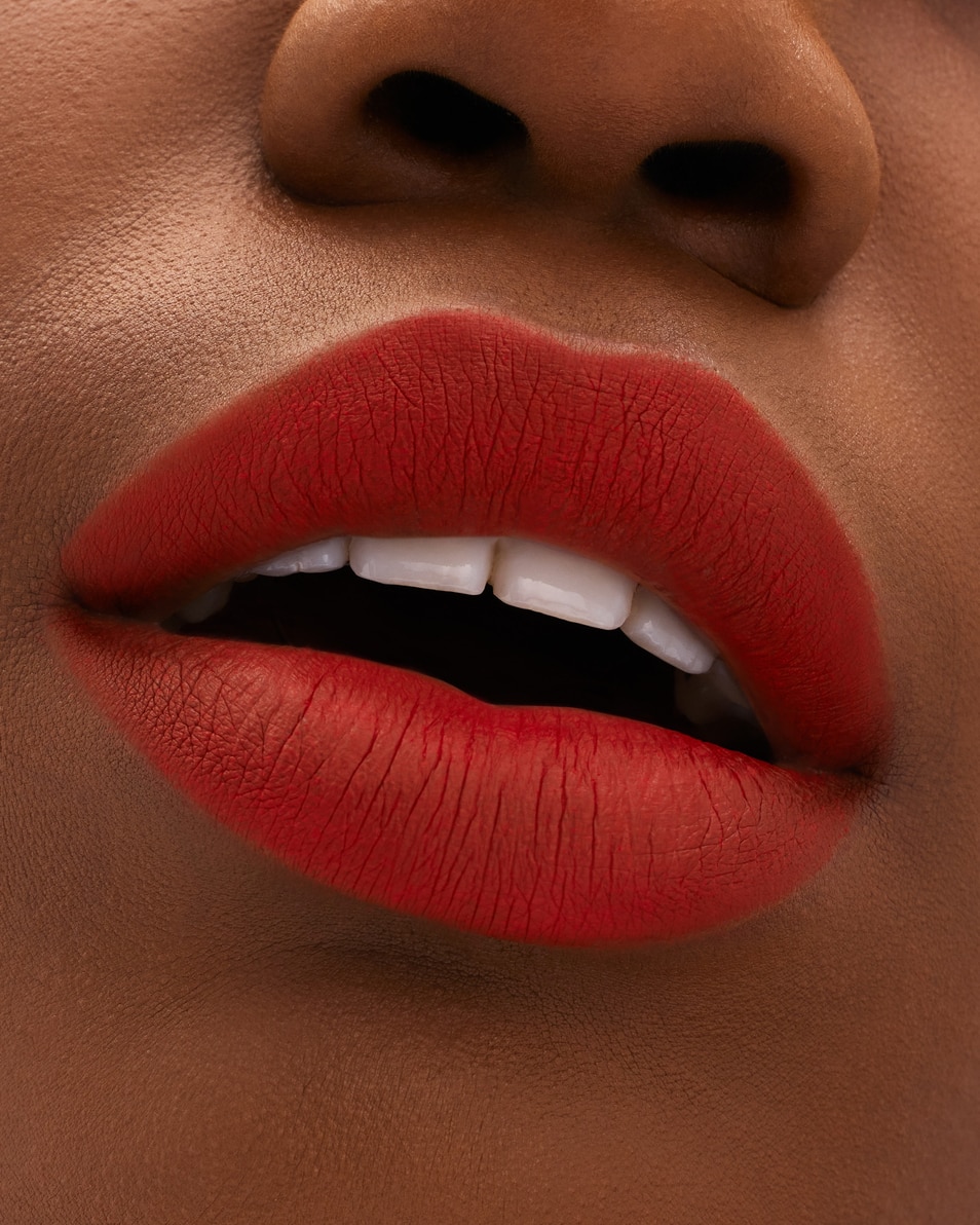 M.A.C LOCKED KISS LIPSTICK MATTE VLOEIBARE LIPPENSTIFT - VOLLEDIG DEKKEND GUTSY 5