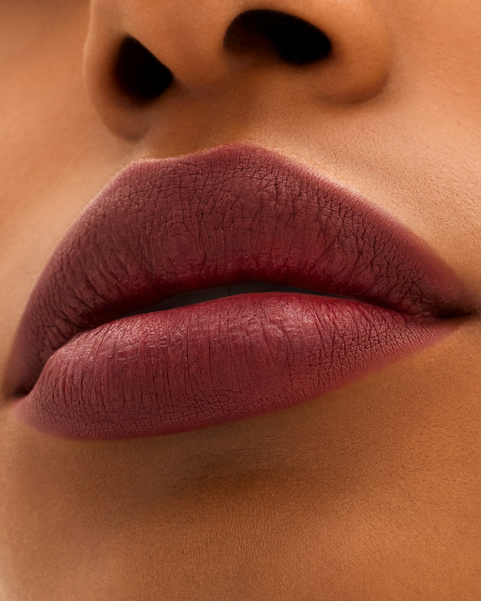 M.A.C LOCKED KISS LIPSTICK ROUGE À LÈVRES LIQUIDE MAT - COUVRANCE TOTAL VIXEN 5