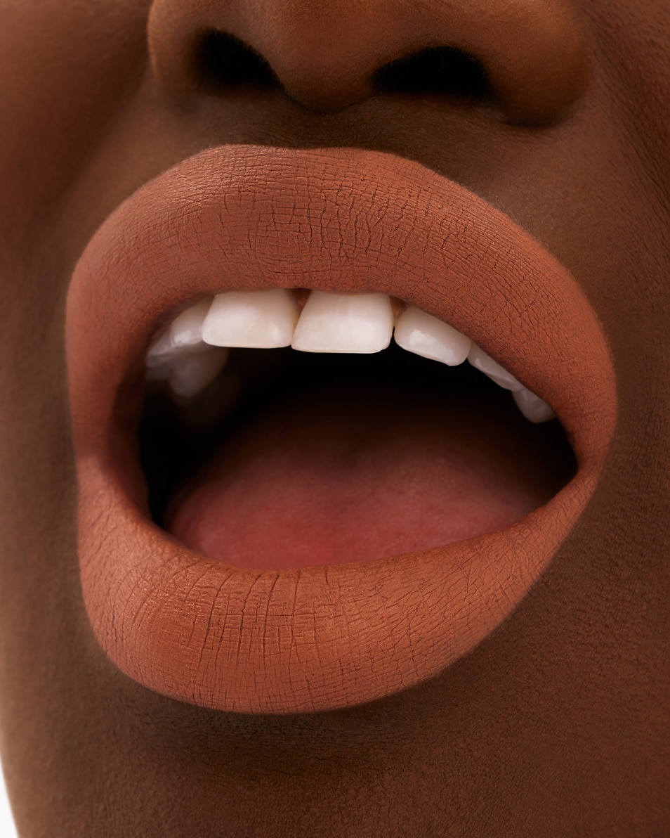 M.A.C LOCKED KISS LIPSTICK ROUGE À LÈVRES LIQUIDE MAT - COUVRANCE TOTAL TEASER 5