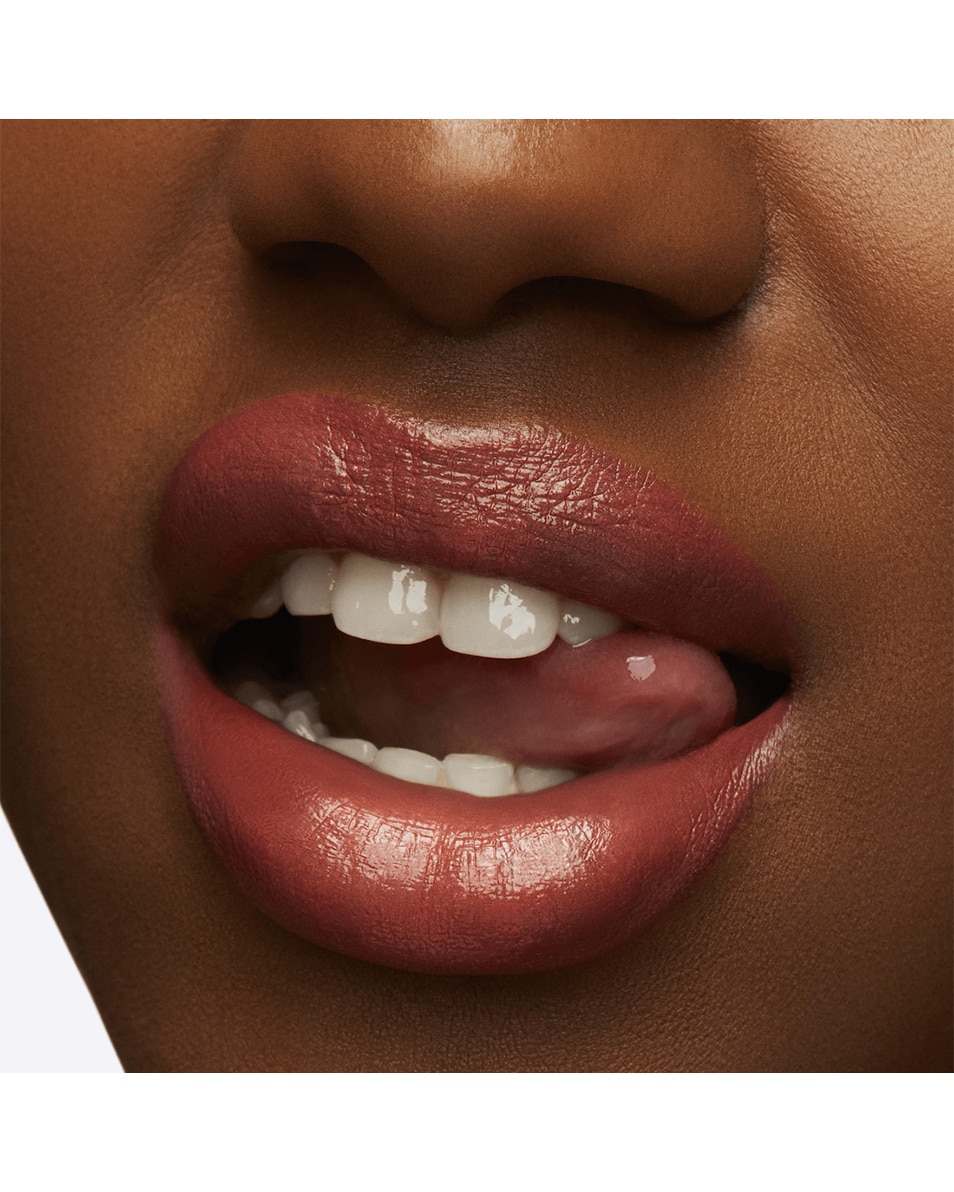 M.A.C Lustreglass Sheer-Shine Lipstick Doorschijnende & glanzende kleur - langhoudende finish Kissmet 5