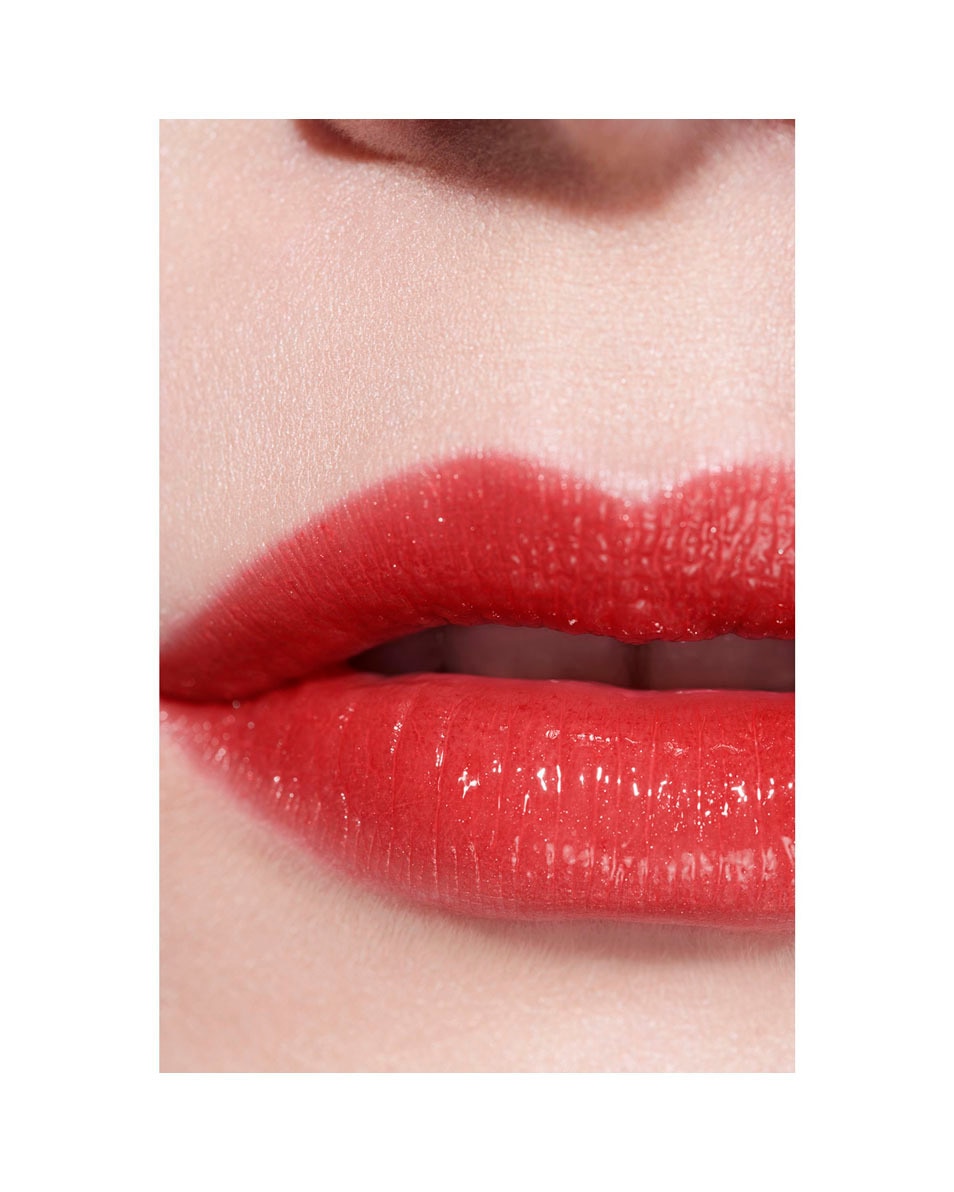 CHANEL ROUGE COCO BAUME - BRILLANT LE BAUME TEINTÉ HYDRATANT EMBELLISSEUR. INTENSITÉ SUR MESURE CHERRY BURST 5