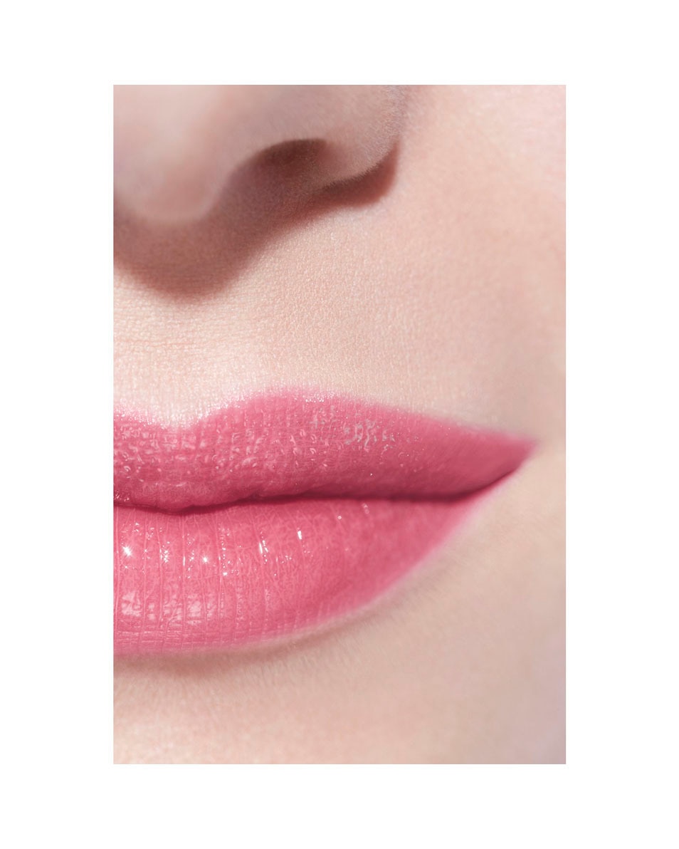 CHANEL ROUGE COCO BAUME - BRILLANT DE VERFRAAIENDE HYDRATERENDE GETINTE BALSEM MET INTENSITEIT OP MAAT BLUSHING PINK 5
