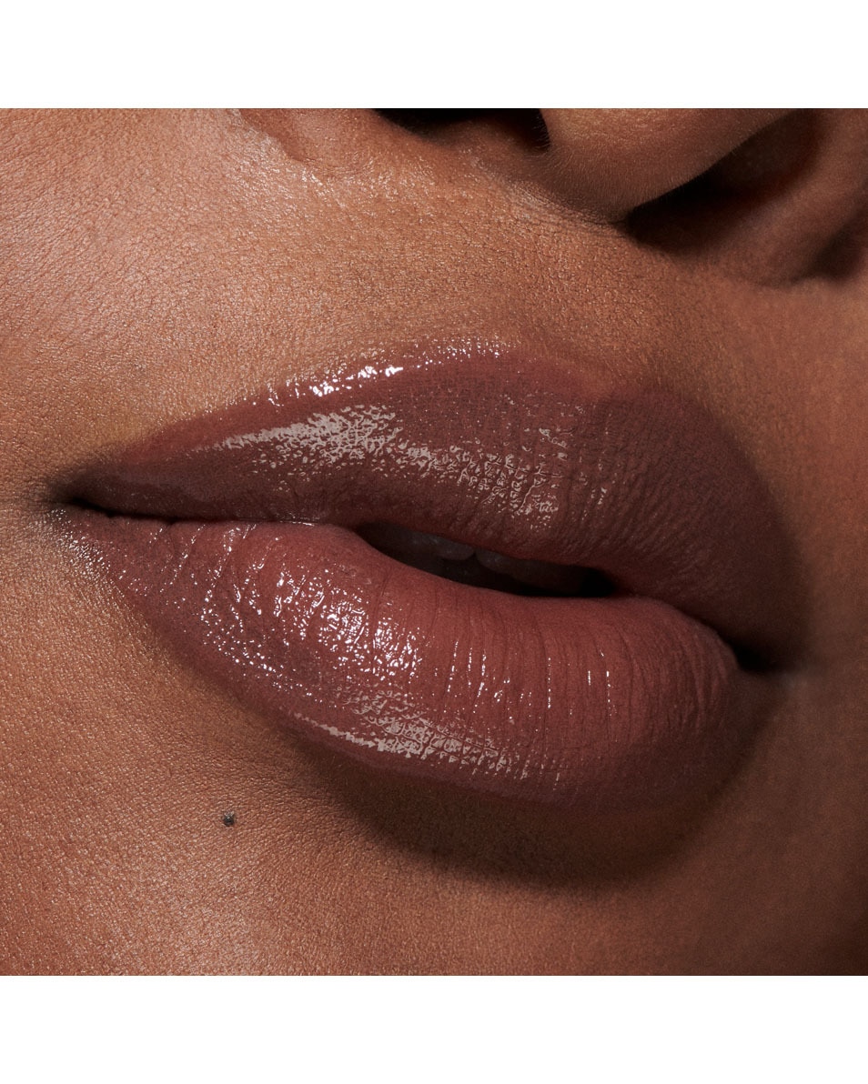 M.A.C Lustreglass Sheer Shine Lipstick - Intimate Nudes Doorschijnende & glanzende kleur - langhoudende finish ALONE TIME 5