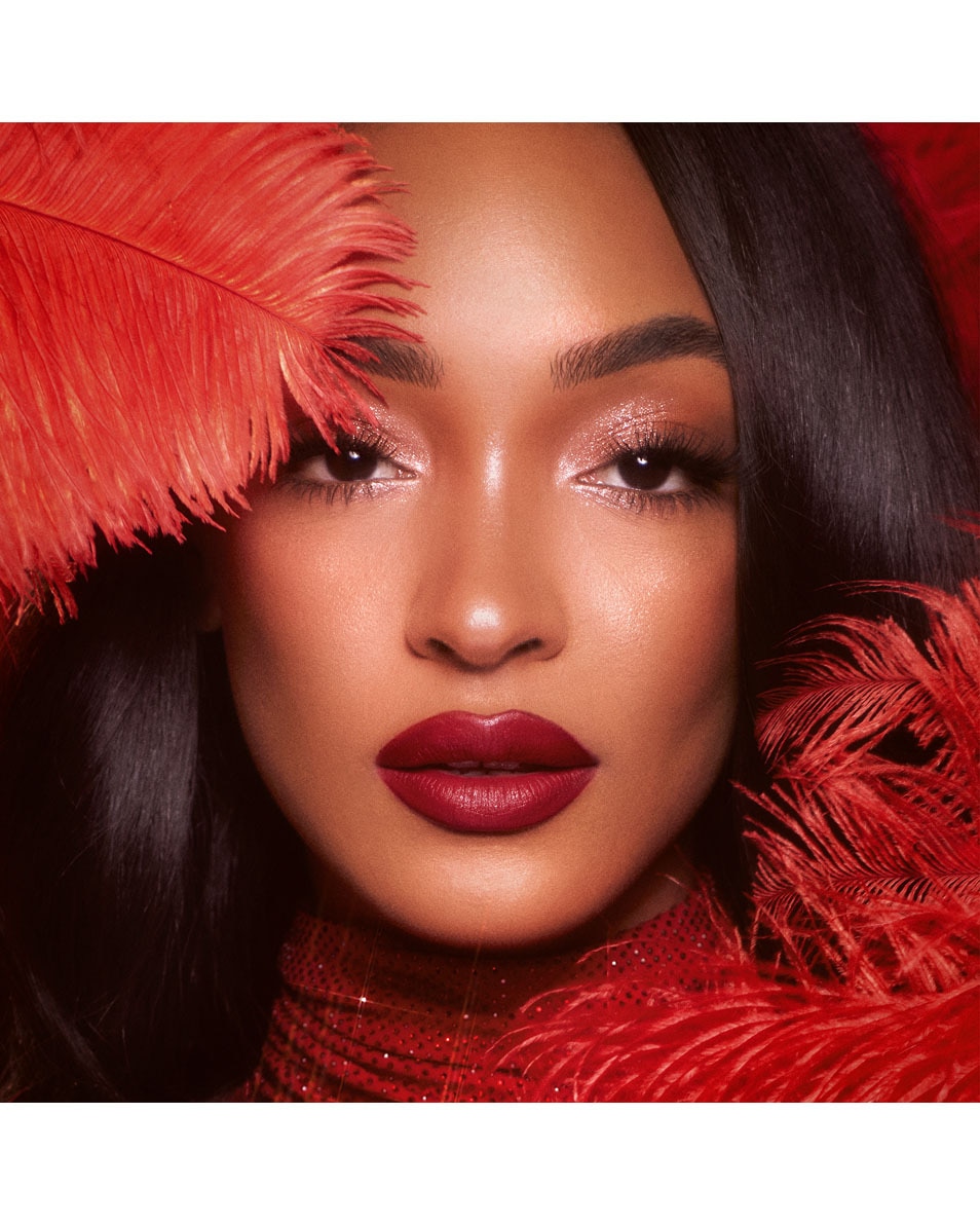 CHARLOTTE TILBURY Matte Revolution Rouge à lèvres CINEMATIC RED 5