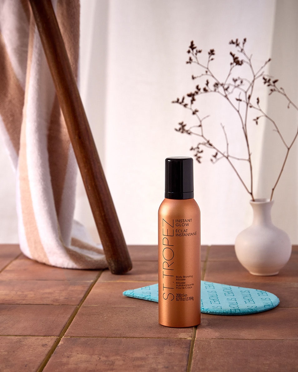 ST.TROPEZ INSTANT GLOW MOUSSE BRONZANTE INSTANTANÉE POUR LE CORPS 200 ML 4